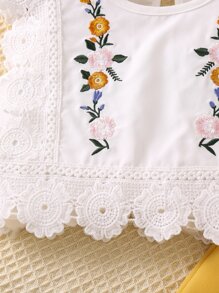 SHEIN Vintaside Kids Young Girl Sweet Flower Print Comfortable Round Neck 2pcs Set For Summer