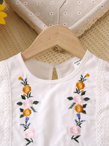 SHEIN Vintaside Kids Young Girl Sweet Flower Print Comfortable Round Neck 2pcs Set For Summer