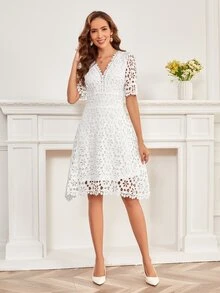 Vestido de cuello V con encaje