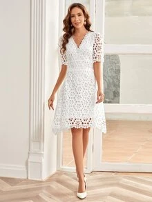 Vestido de cuello V con encaje