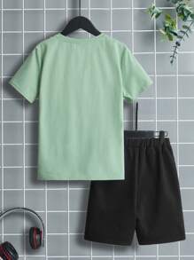 SHEIN 男孩山水圖案T恤和短褲