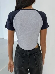 DAZY 字母图案撞色插肩袖T恤、短款上衣 女式学院风上衣 - 灰色 - 查看 2