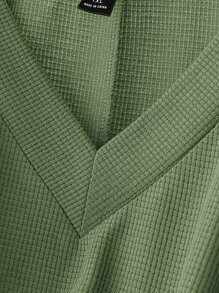 SHEIN LUNE Plus Solid V Neck Bishop Sleeve Tee - Green - View 4