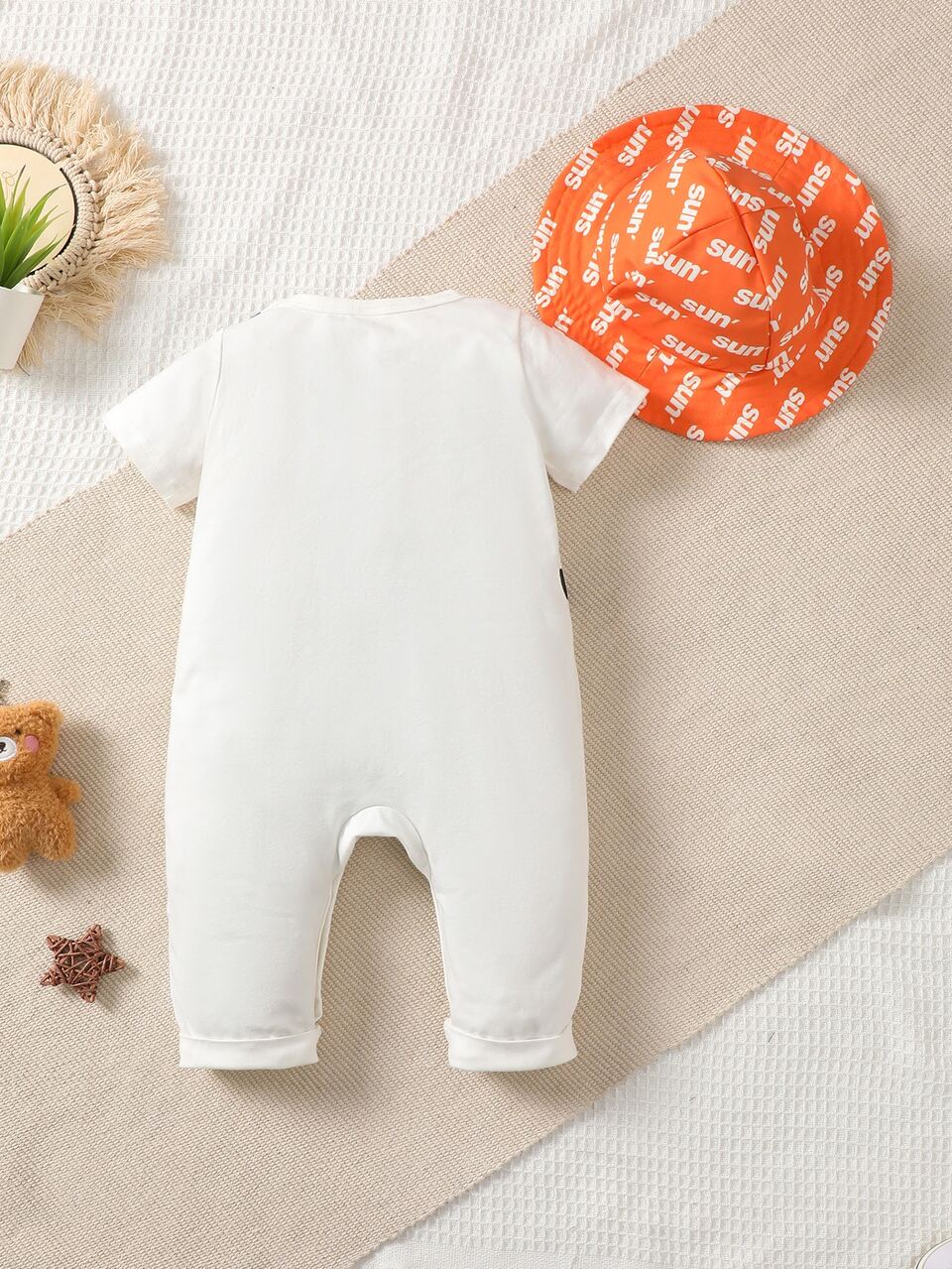 Baby Boy Bag & Letter Graphic Jumpsuit & Accessory Hat