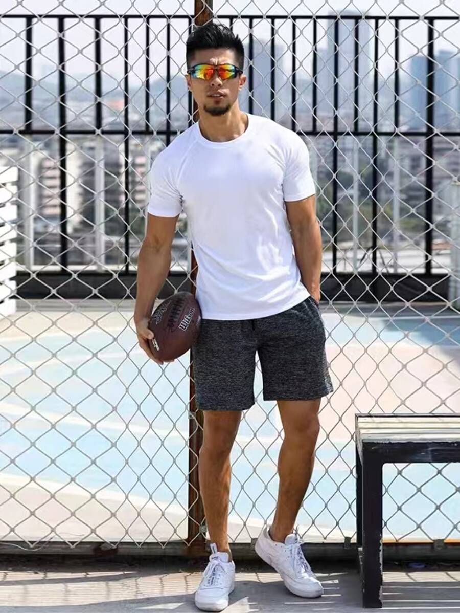 Manfinity Sport Corelite Conjunto deportivo para hombres con camiseta de manga raglán y pantalones cortos, traje atlético, conjunto de pantalones cortos - Multicolor - Ver 1