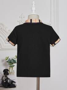 SHEIN 年輕男孩的休閒舒適拼色和格子紋寬鬆短袖polo恤 - 黑色 - 查看 2