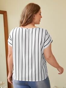 SHEIN LUNE Áo cánh dơi in sọc Plus cho mùa hè - trắng - Xem 2