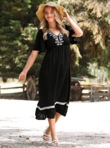 EMERY ROSE Vestido con diseño bordado bajo con fruncido - Negro - Ver 1