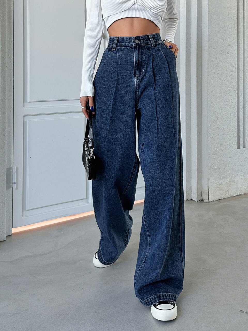 Plicated Detail Slant Pocket Jeans