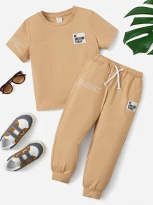 SHEIN 小男童標語圖案貼布細節T恤和運動褲 - 杏色 - 查看 1