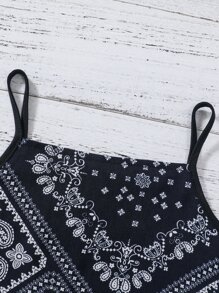 SHEIN 女孩佩斯利絲巾圖案手帕下擺吊帶上衣和喇叭半身裙