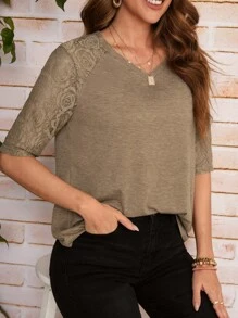 SHEIN LUNE 蕾絲拼接插肩袖T恤 - 卡其色 - 查看 1