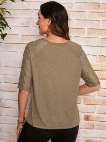 SHEIN LUNE 蕾絲拼接插肩袖T恤 - 卡其色 - 查看 2