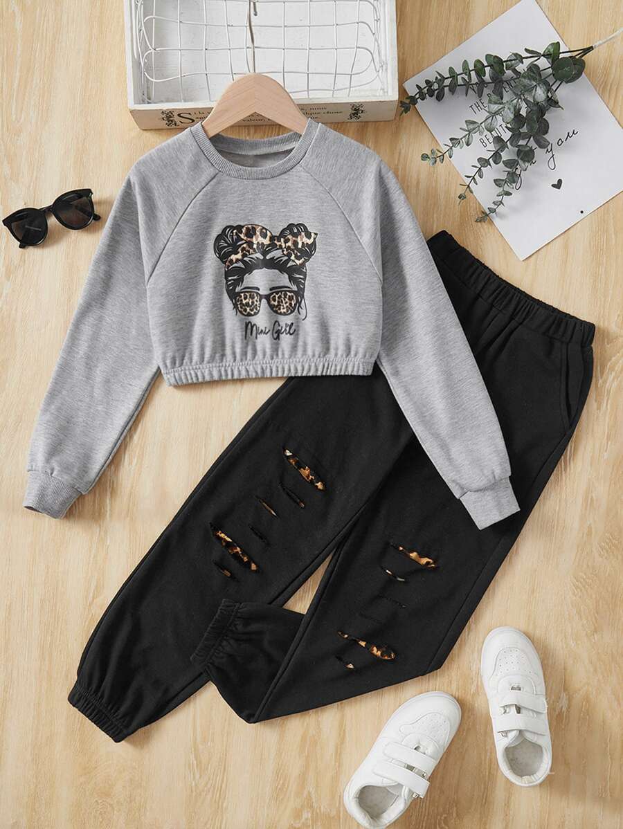 SHEIN Niñas Pullover con estampado de figura de manga raglán & Pantalones deportivos desgarro - Multicolor - Ver 1