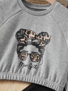 SHEIN Niñas Pullover con estampado de figura de manga raglán & Pantalones deportivos desgarro - Multicolor - Ver 3