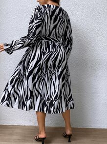 SHEIN Clasi Vestido con cinturón de rayas de cebra de manga con volante - Blanco y Negro - Ver 2