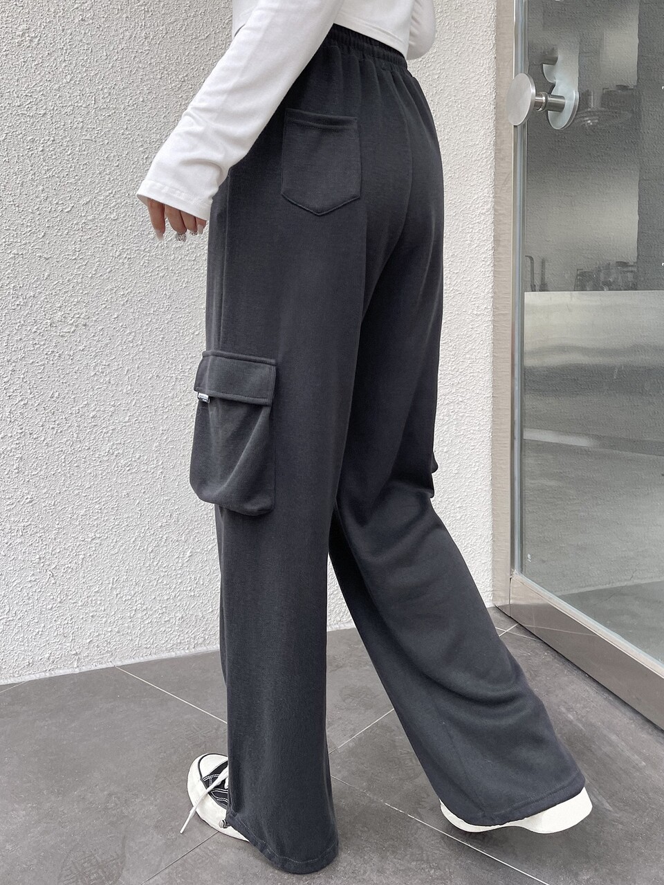 Flap Pocket Side Drawstring Waist Sweatpants