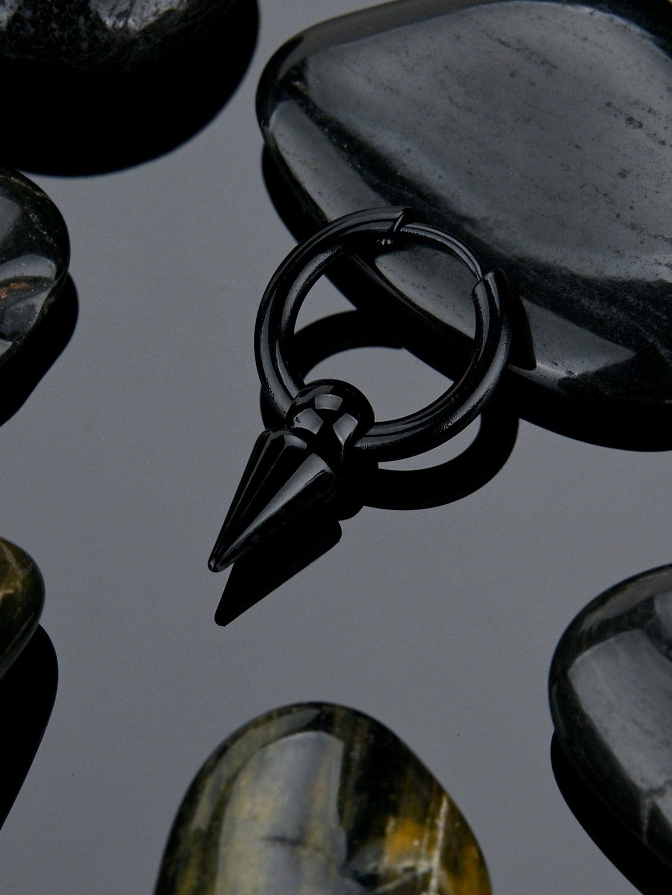 1pc Men Cone Decor Earring - Black - View 1