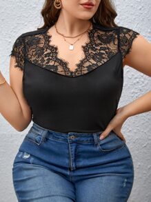 SHEIN Privé 大碼蕾絲拼接V領T恤 - 黑色 - 查看 5