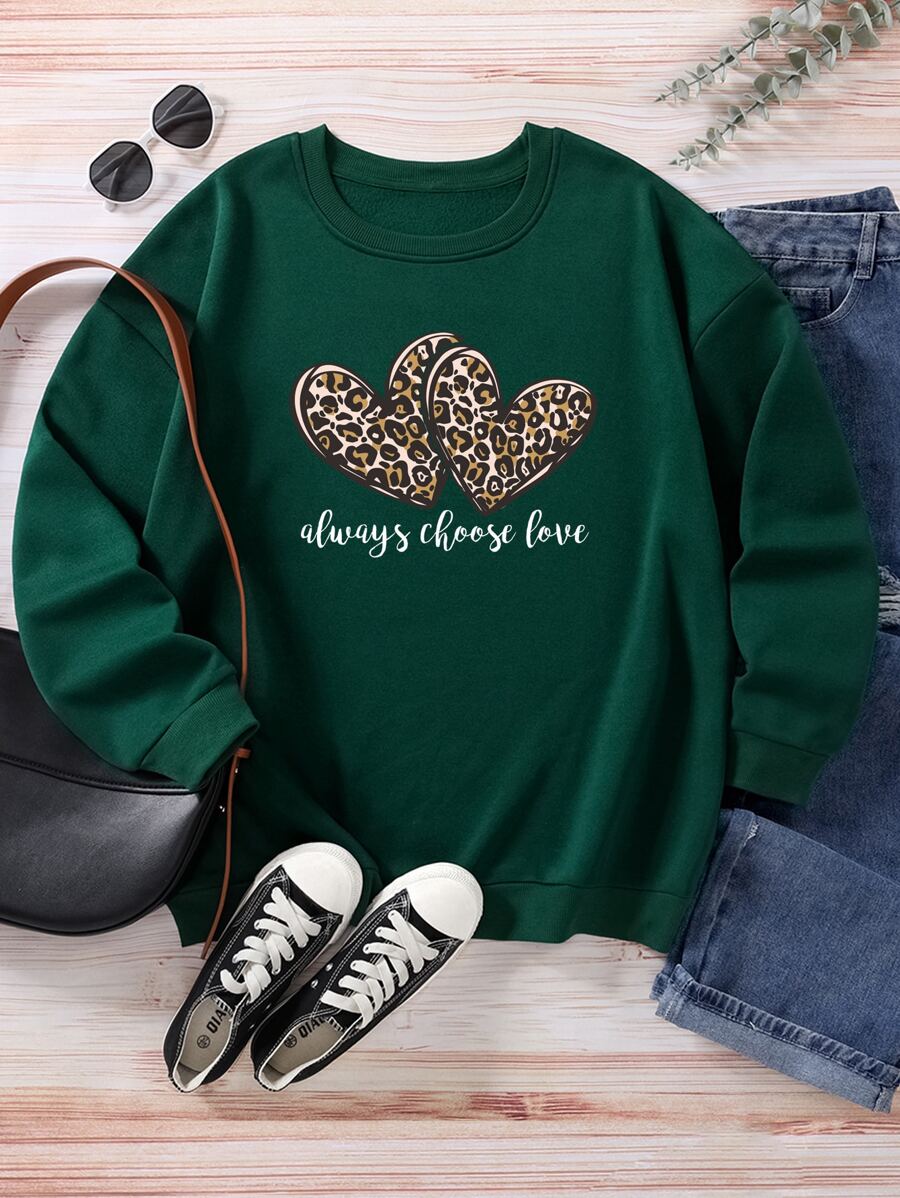 SHEIN LUNE Plus Heart & Letter Graphic Sweatshirt - Dark Green - View 1