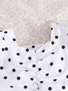 女孩波卡圓點褶邊泡泡袖上衣和闊腿褲