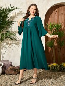 Al Najma 大碼花卉刺繡荷葉袖娃娃裙 - 墨綠色 - 查看 4