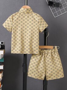 SHEIN 小男童滿版印花半拉鏈上衣和短褲 - 卡其色 - 查看 2