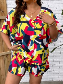 SHEIN LUNE Plus Allover Print Batwing Sleeve Blouse & Shorts - Multicolor - View 2