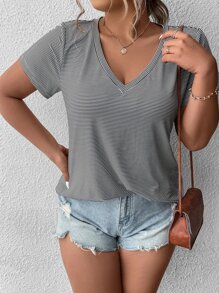 SHEIN LUNE 加大条纹印花 V 领 T 恤 图案 T 恤 女式上衣 - 黑與白 - 查看 1