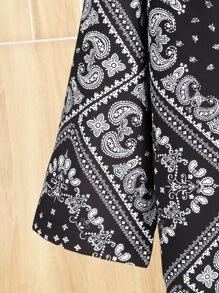 SHEIN 男孩佩斯利和日文字元圖案和服罩衫和短褲