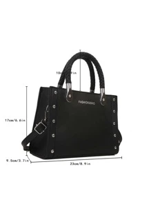 Bolsa cuadrada con estampado de letra con diseño de tachuela