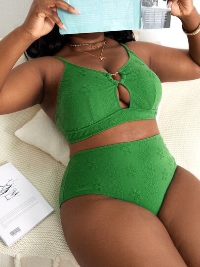 大尺碼鏈環連接比基尼套裝，夏季沙灘必備