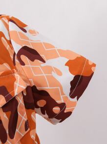 小男童幾何和迷彩印花腰帶襯衫連體短褲