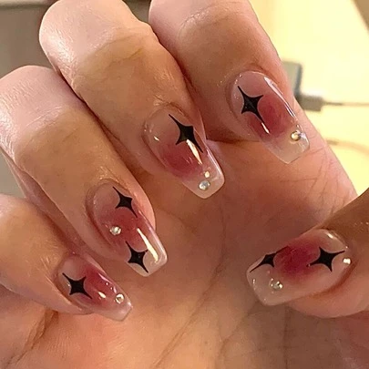 用24片长方形腮红水钻星形图案假指甲、1张胶带和1个指甲锉升级你的美甲造型，适合女性和女孩的指甲