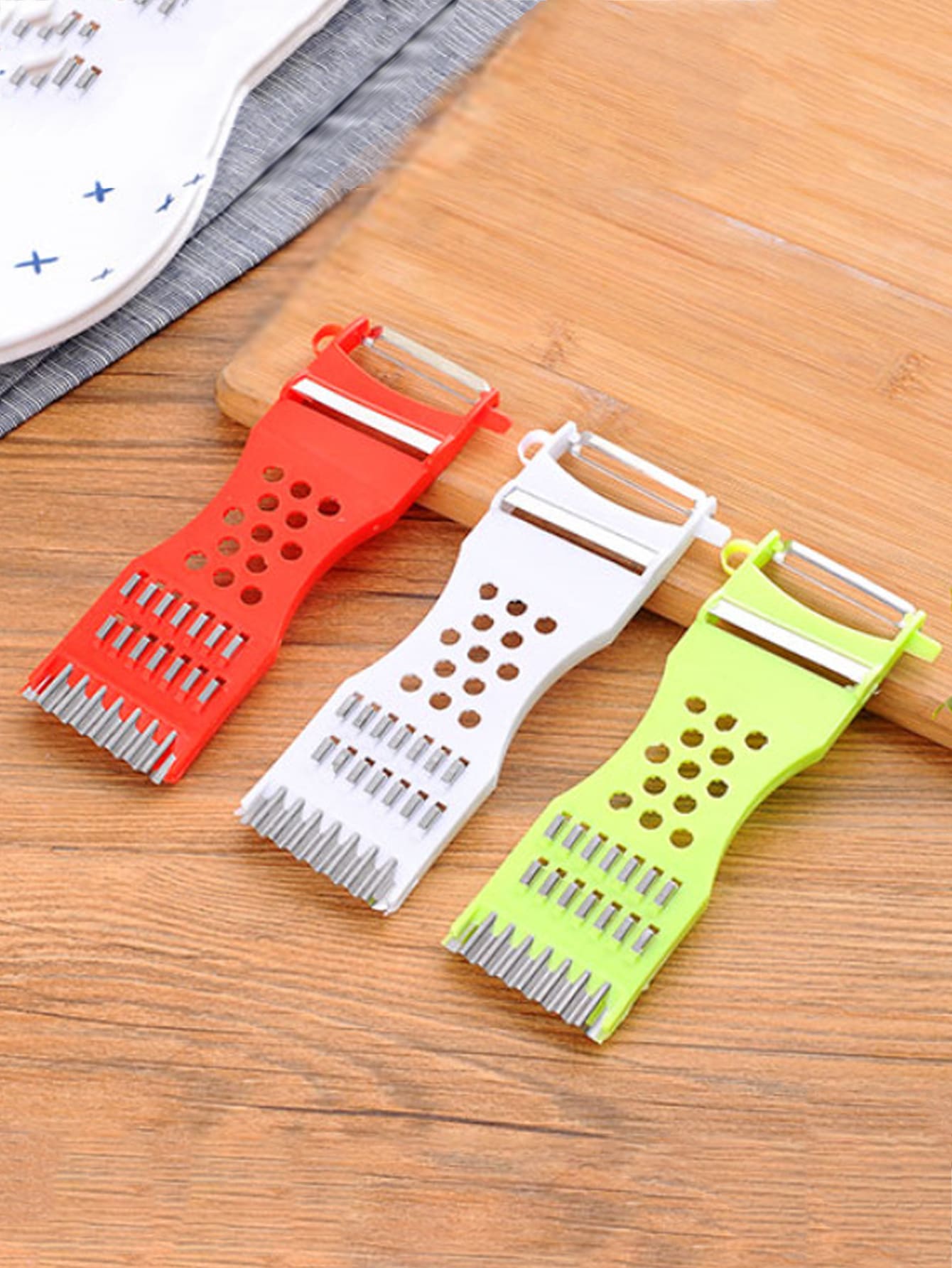 1入組隨機顏色多功能蔬菜削皮刀，蔬菜水果工具，廚房用品，切割器，食品，沙拉，裝飾，收納，派對，生日必備