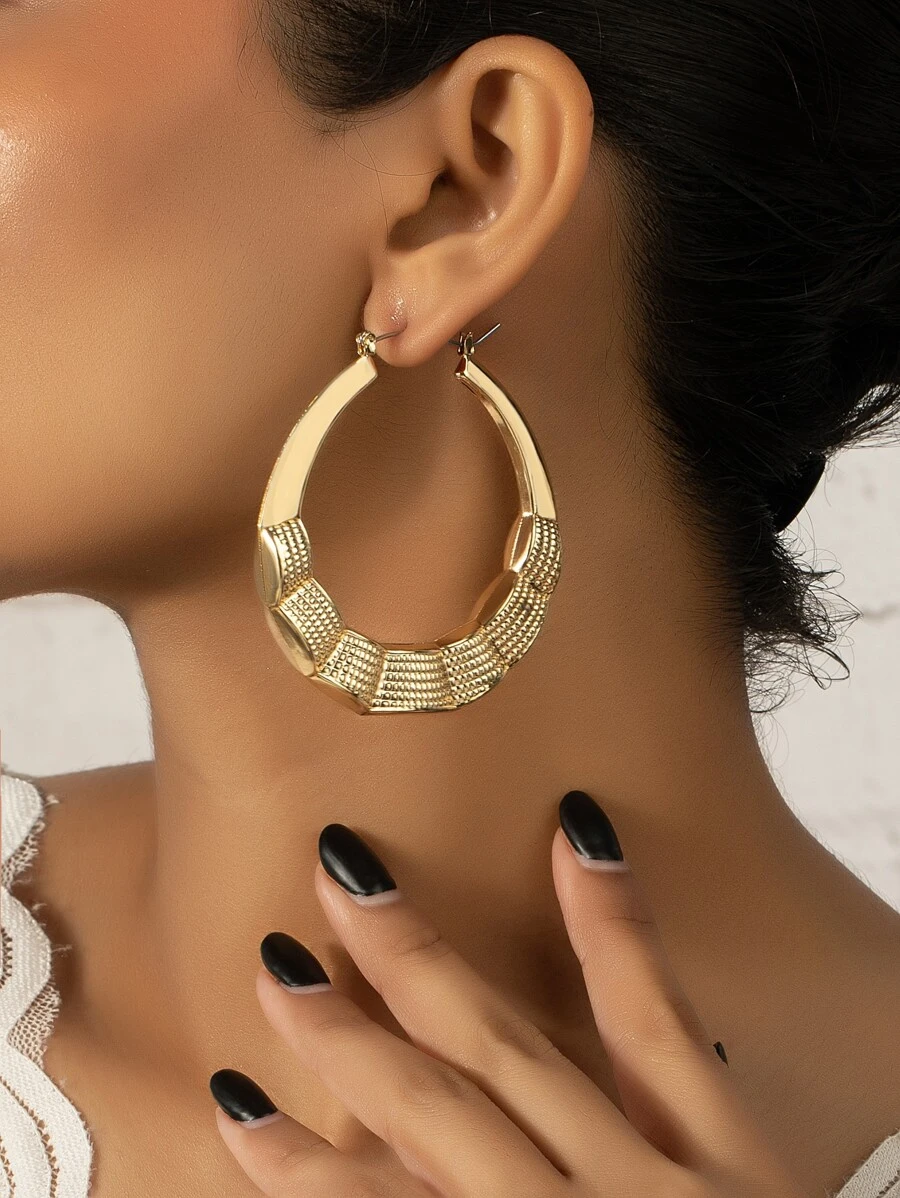 Pendientes de aro con textura de metal - Amarillo Oro - Ver 1