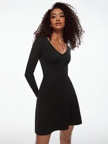 SHEIN BASICS 純色 V 領 A 字連身裙 - 黑色 - 查看 3