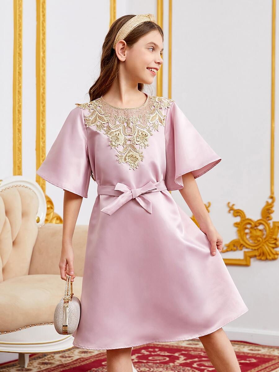 SHEIN Đầm Gái Thắt lưng Nút Tương phản ren Hoa Buổi tiệc - Màu Hồng baby - Xem 1