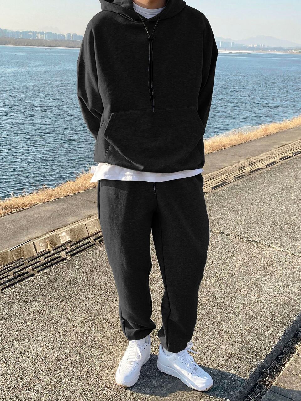 Men Kangaroo Pocket Drawstring Hoodie & Sweatpants Without Tee