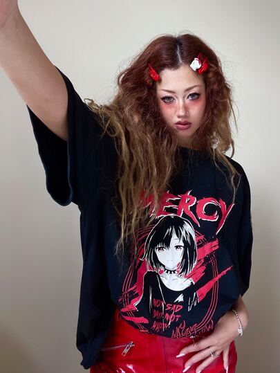 Anime تي شيرت منخفض الاكتاف جرافيك شخص