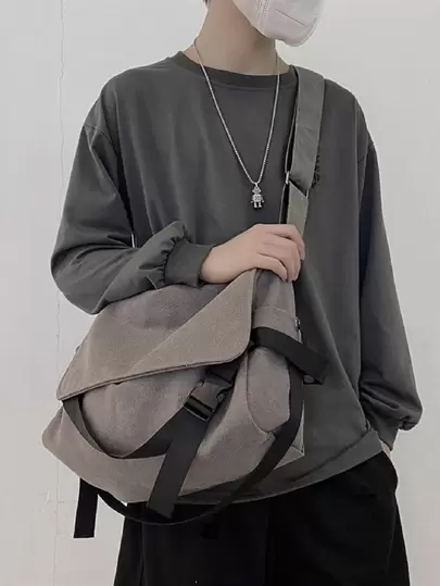 男士大容量翻蓋郵差包附包飾