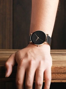 Men Round Pointer Quartz Watch