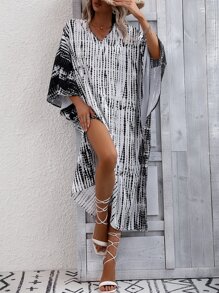 Allover Print Batwing Sleeve Split High Dress - Black and White - View 4