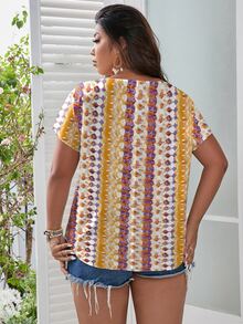 SHEIN LUNE Plus Allover Print Keyhole Neckline Batwing Sleeve Blouse - Multicolor - View 2