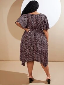 SHEIN CURVE+ 大碼碎花蝴蝶袖手帕下擺繫腰帶洋裝