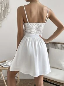 SHEIN VCAY 蕾絲拼接吊帶連衣裙 - 白色 - 查看 2