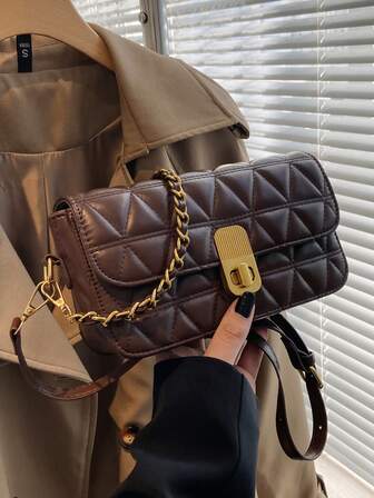 衍縫細節鏈條裝飾翻蓋方包