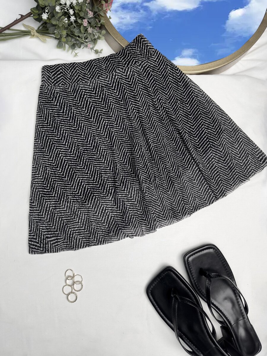 EURMUSE 高腰鋸齒形印花傘狀短裙 - 黑與白 - 查看 1