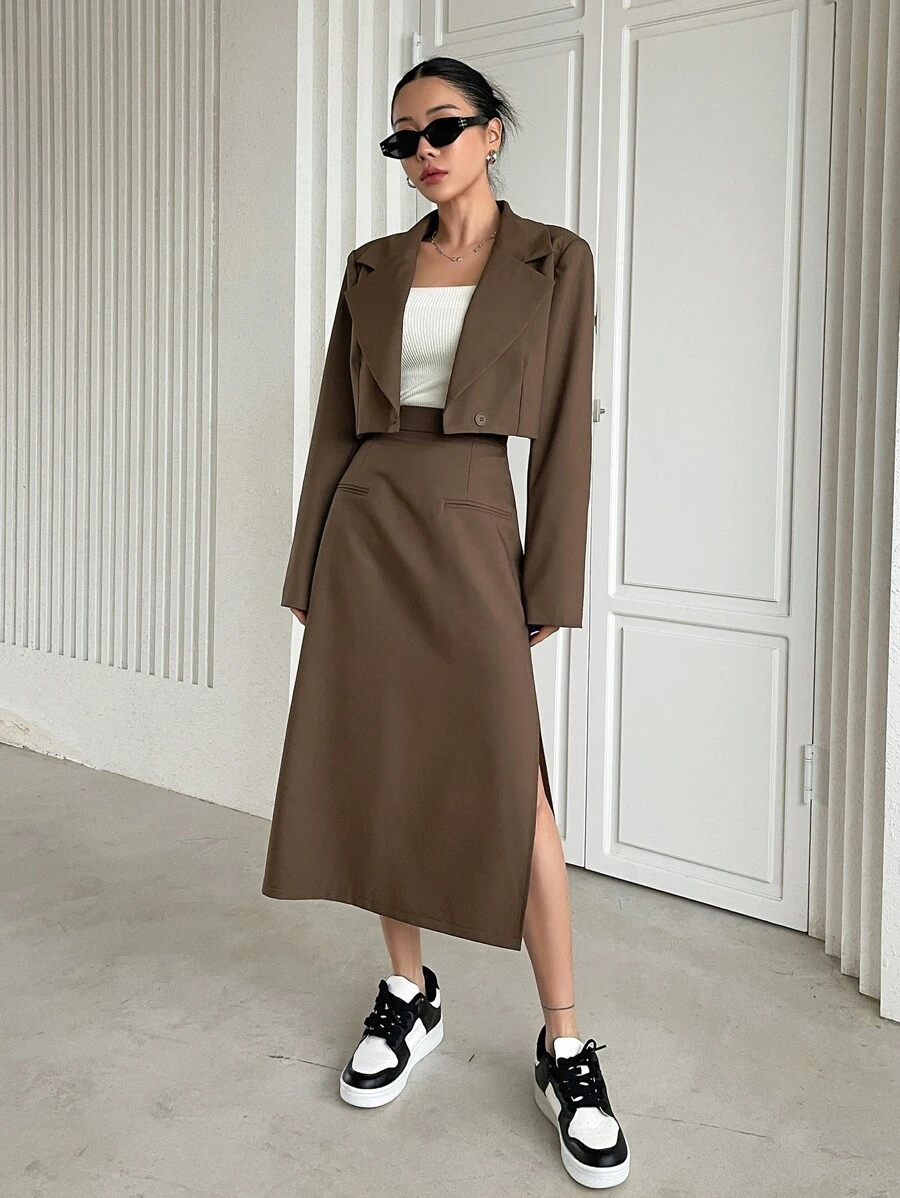 DAZY 纯色翻领短款西装外套搭配开衩半身裙，秋季商务装