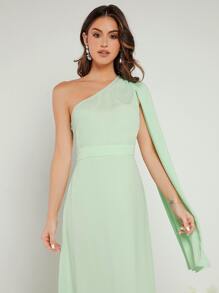 SHEIN Belle 一字肩披風袖伴娘服